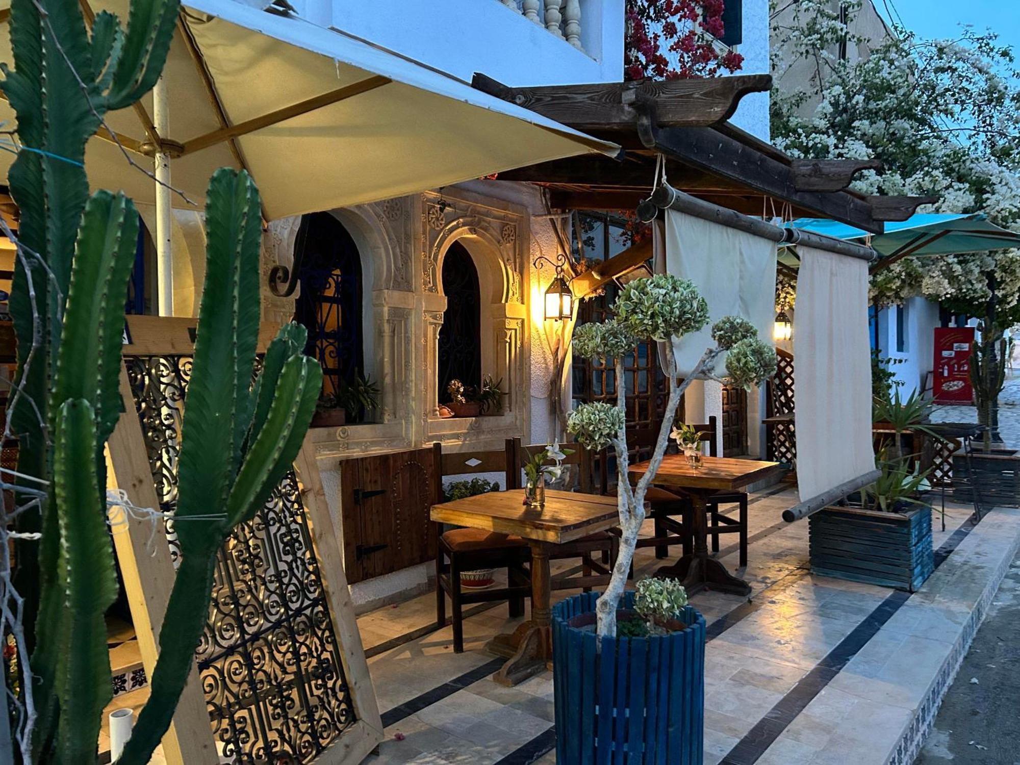 Hotel L'Artisan Harqalah Exterior foto